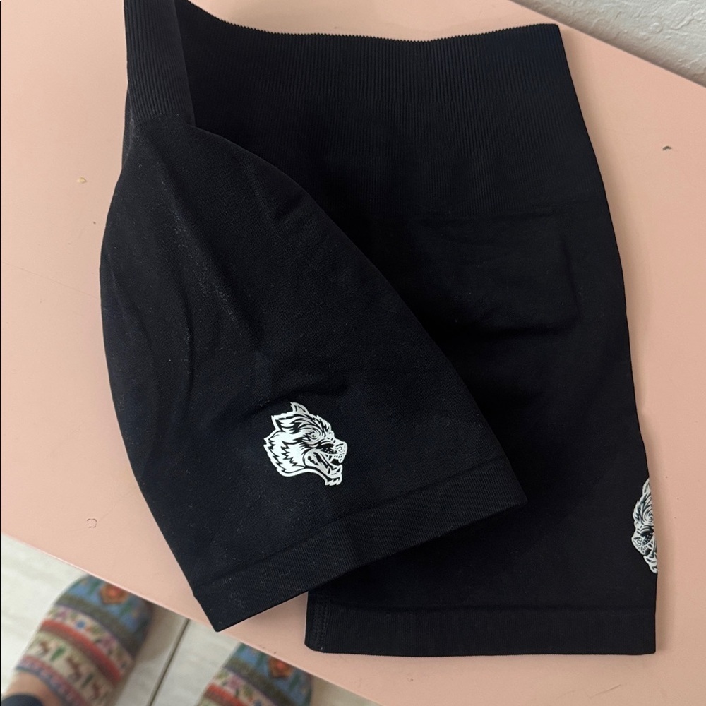 Darc Sport Wolves Forever Everson Sierra Seamless Shorts black small nwot - Picture 2 of 4
